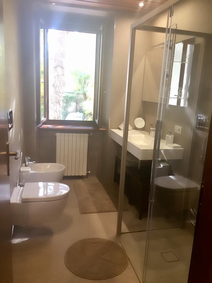 Marie Rose Luxury B&B & Apartment Дезенцано-дель-Гарда Экстерьер фото