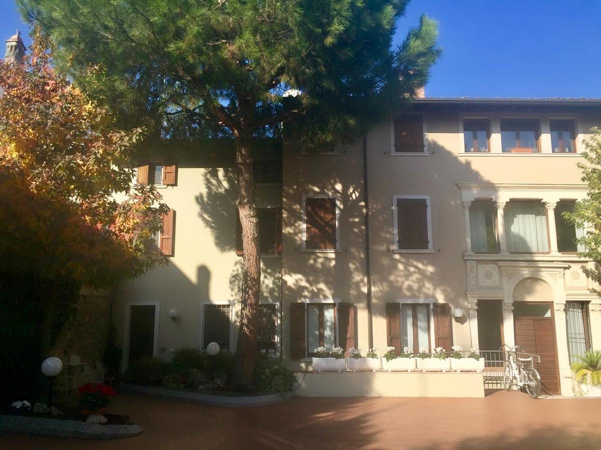 Marie Rose Luxury B&B & Apartment Дезенцано-дель-Гарда Экстерьер фото