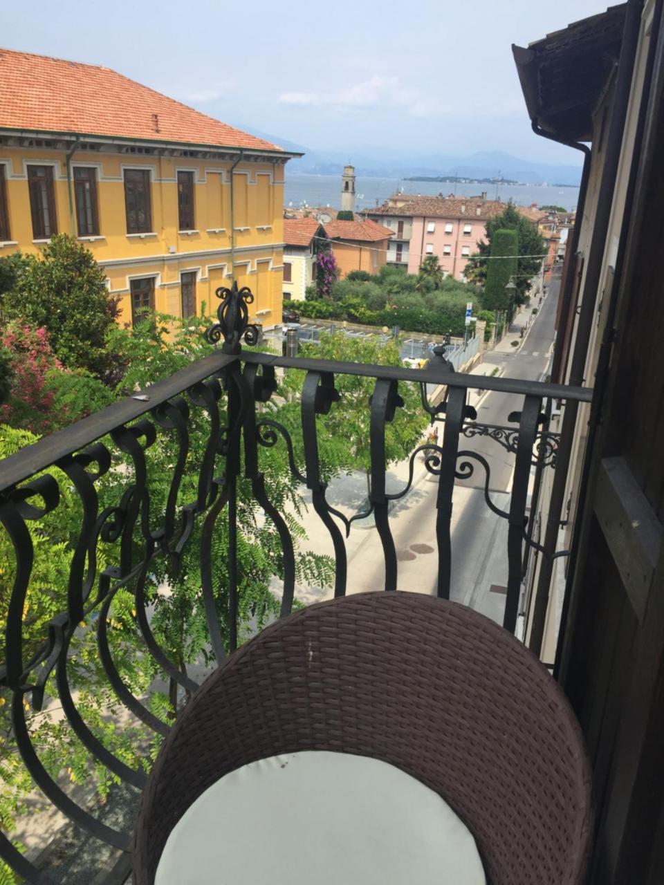 Marie Rose Luxury B&B & Apartment Дезенцано-дель-Гарда Экстерьер фото